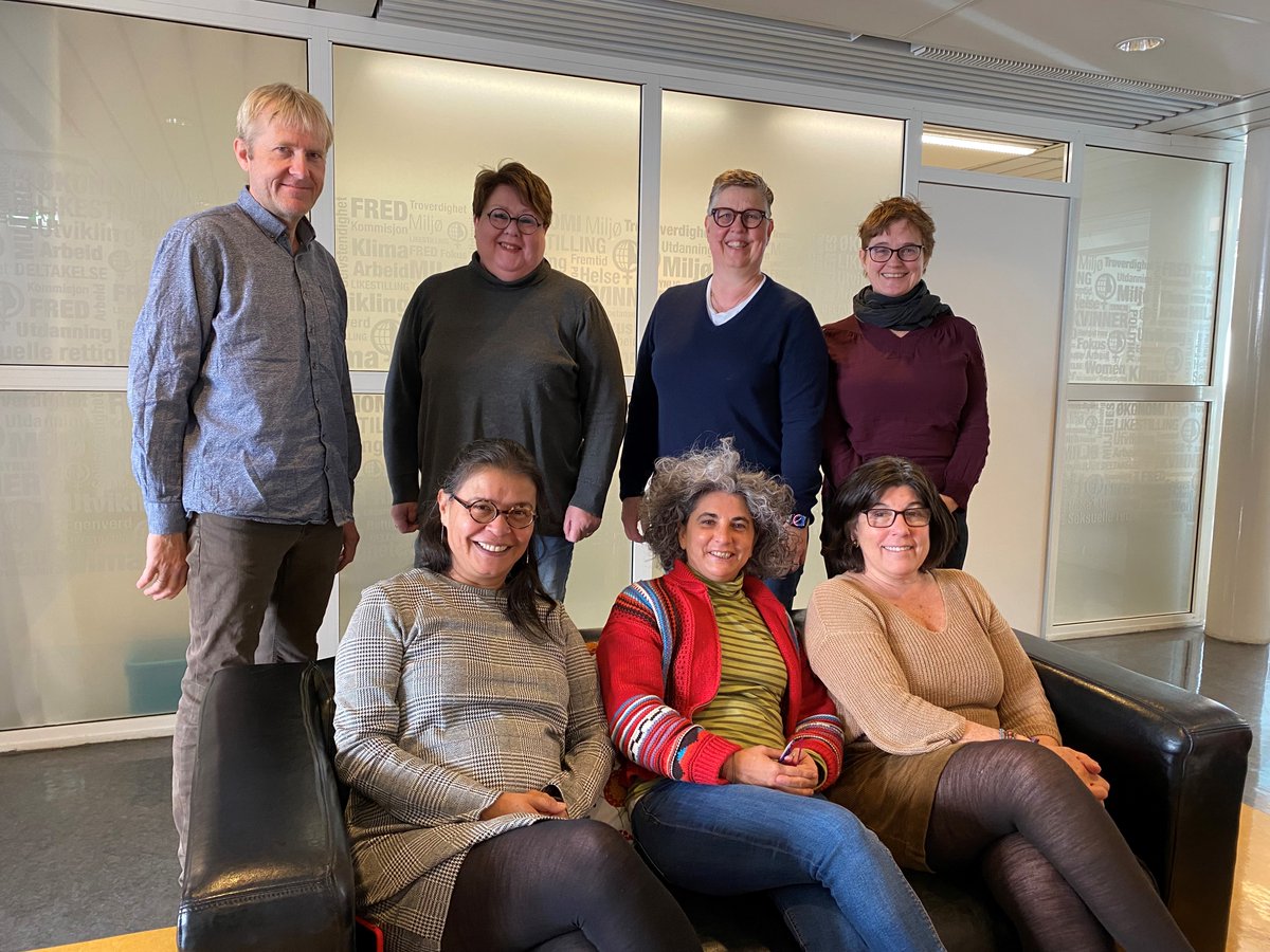 FOKUS (@fokuskvinner) on Twitter photo Denne uken har vi besøk av direktør Ana Milena og Laura som er programrådgiver ved kontoret vårt i Colombia. De har informert oss om den nåværende politiske situasjonen i Colombia, og brukt uken på å diskutere videre partnersamarbeid med programavdelingen vår.
<a href="/FokusenColombia/">FokusEnLatinoamérica</a> Denne uken har vi besøk av direktør Ana Milena og Laura som er programrådgiver ved kontoret vårt i Colombia. De har informert oss om den nåværende politiske situasjonen i Colombia, og brukt uken på å diskutere videre partnersamarbeid med programavdelingen vår.
<a href="/FokusenColombia/">FokusEnLatinoamérica</a>
