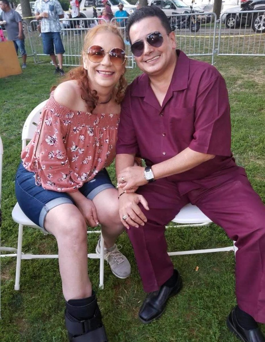 lidiaronquillo's tweet photo. En familia. Así celebra #VittiRuíz su cumpleaños, al lado de su esposa #Adita ... feliz cumpleaños y muchas bendiciones 🎂🎂👏🎶❤🤗🙏🌹💃🕺🎤🎤👱♀️ https://t.co/JXDA7kbQqe
