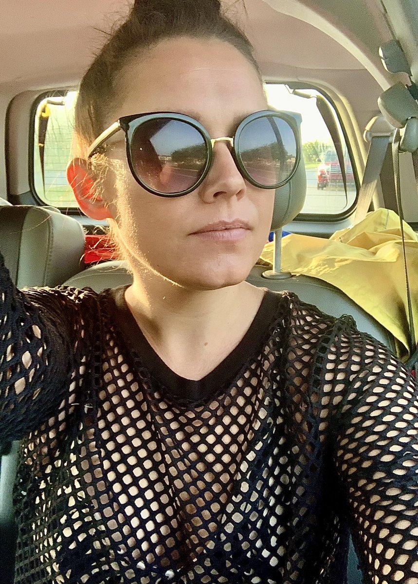 irena | 🌈🌻🏒 tweet media