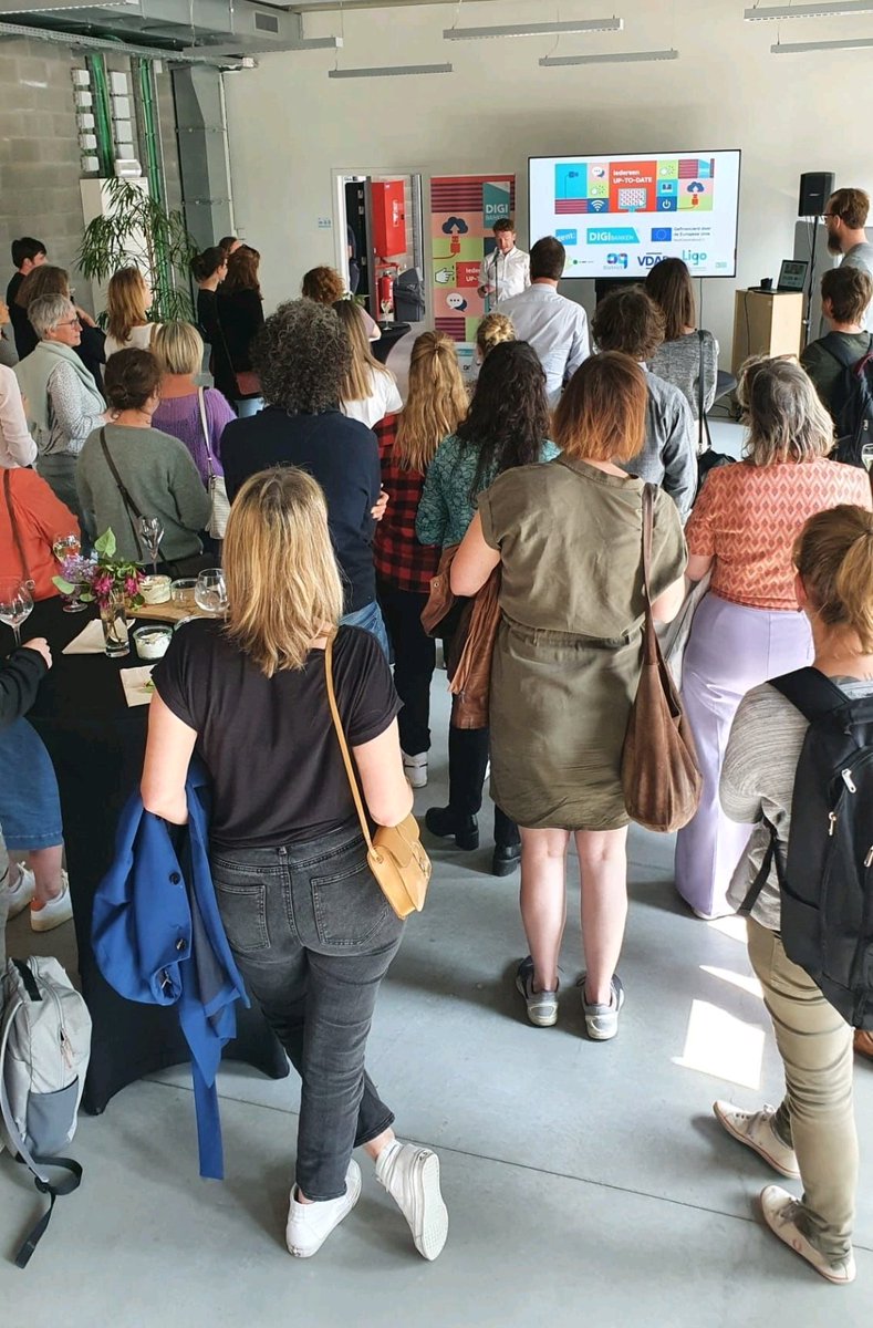 Van_Damme_Sara's tweet photo. Digibank U-Connect is officieel geopend door Schepen @BramVB! 1 van 3 #digibanken in #Gent die
@District09Gent @Stadgent @vdab_be, OCMW Gent &amp; Ligo opstarten met steun van @departement_wse om Gentenaren op weg te helpen in de digitale wereld.
https://t.co/M84VTt8oNv 
#Einclusie https://t.co/ZYimaQM47l
