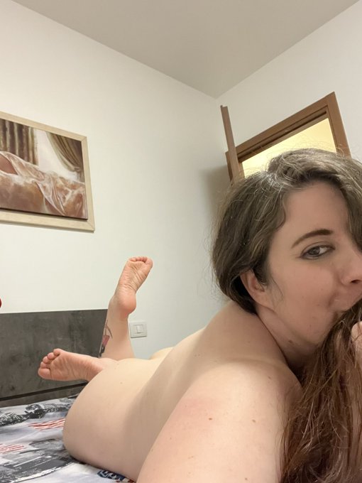 Buon pomeriggio chi viene a farmi compagnia ?  https://t.co/HYVbNO0pwr  Lasciatemi un like 👍🏻       ritwitta<a href="/tag/valentinapalermo"class="tags"><span>#valentinapalermo</span></a>