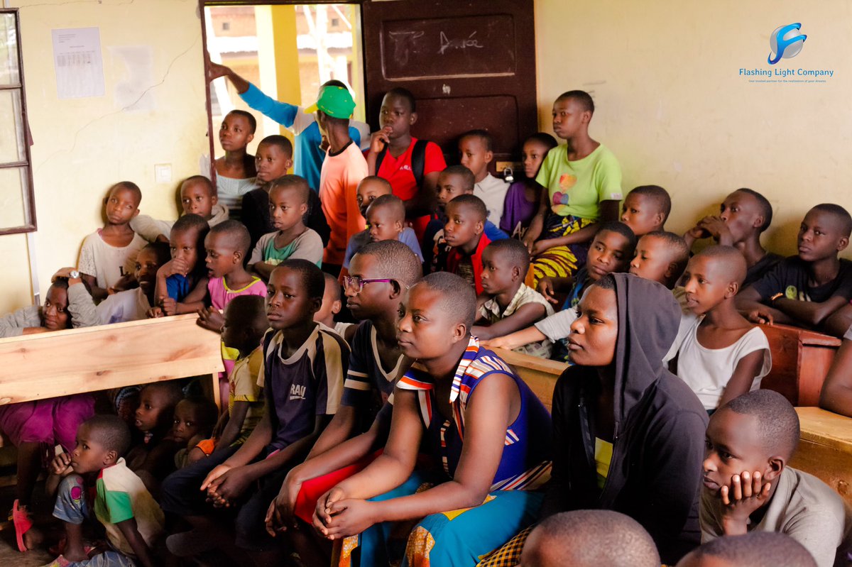 OumarDave's tweet photo. Un plaisir particulier de partager avec les jeunes personnes sourdes comment libérer leur potentiel https://t.co/eANgKC7uW3