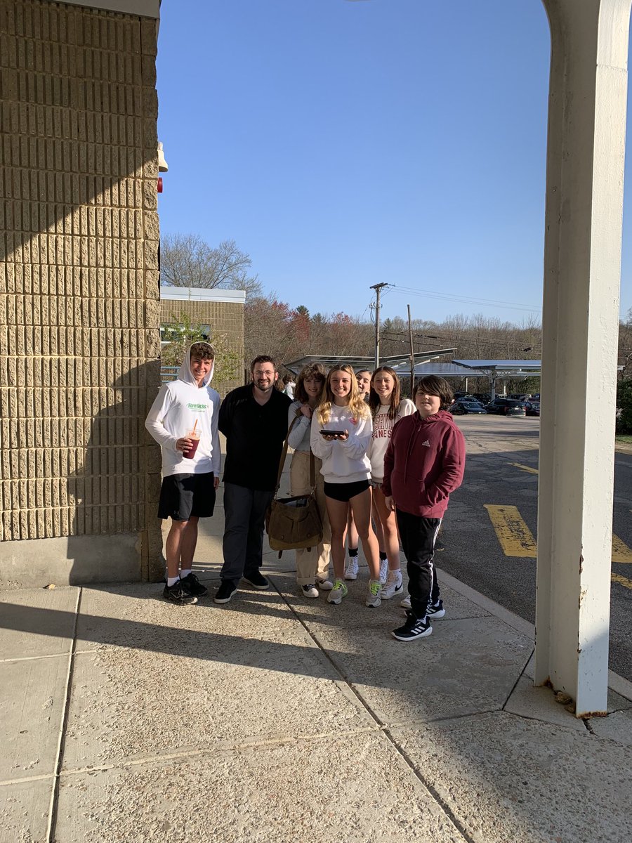 jmannion4C's tweet photo. ⁦@MiscoeHill⁩ student council  members arrived to school early today to shower our teachers with appreciation. Happy #TeacherAppreciationWeek to all educators ⁦@MendonUptonRSD⁩ ! https://t.co/hroR5unDE2