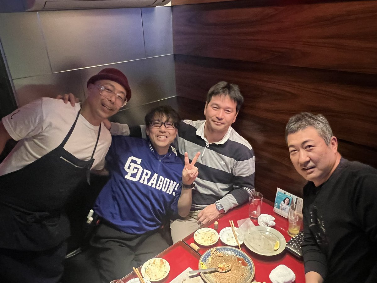 masa4644's tweet photo. 県工野球部の同���生と。
何年経っても良き仲間！

#ワーズワースhiroshitoda
#県工野球部46年会
#東京六大学ベストナインの花岡秀崇氏 https://t.co/qzWy43YrDt