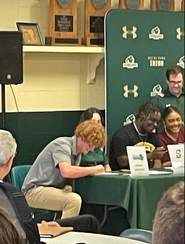 BrooksBrownlee's tweet photo. Notre Dame Signing Day.  It's official.  Johnson University Royals Baseball.  #goroyals @JURoyals_BB @RealRyanBruce23 @ChadBell19 @NDChattBaseball @NDChattAthletic @eXposureBB https://t.co/d7FeZ0IWcY