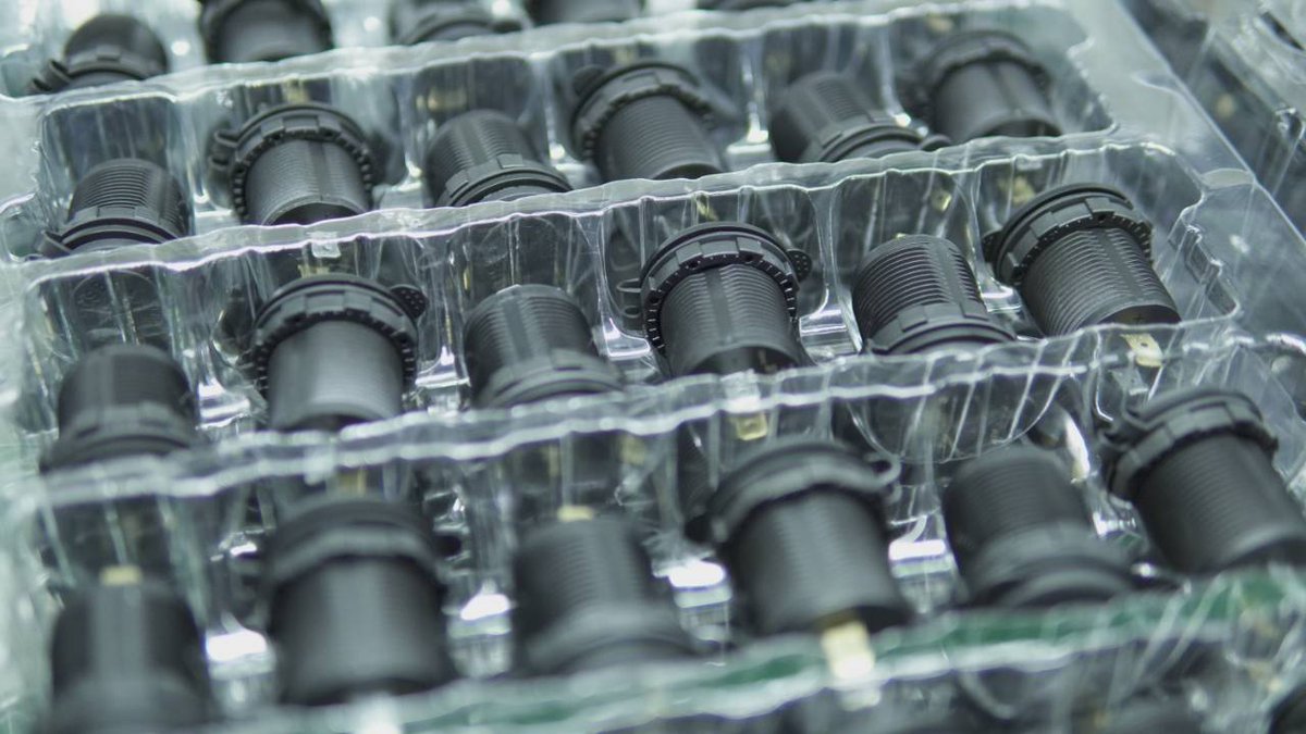 Yeming_Nine's tweet image. DAMAVO dual-hole USB car charger, multi-function cigarette lighter, using fire-retardant materials, safe and durable.#damavo #carcharger #rvparts 

more details at: cableym.com/usb-charger.ht…