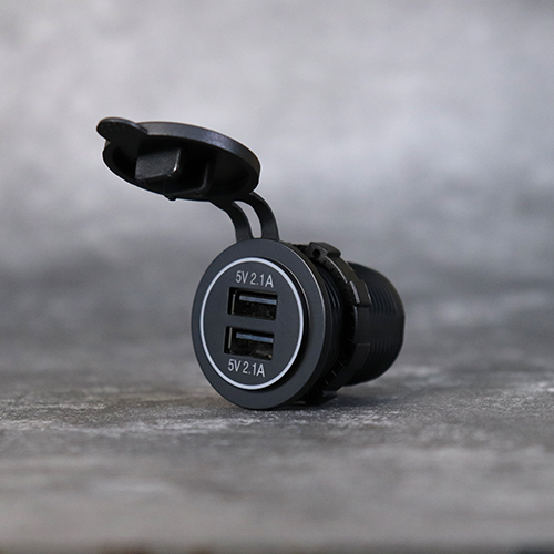 Yeming_Nine's tweet image. DAMAVO dual-hole USB car charger, multi-function cigarette lighter, using fire-retardant materials, safe and durable.#damavo #carcharger #rvparts 

more details at: cableym.com/usb-charger.ht…