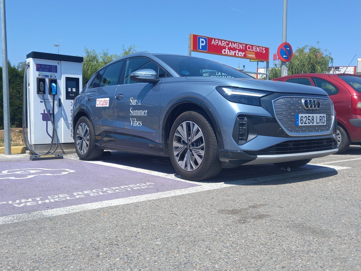PereSoriaAlcaza's tweet photo. Soma Torrefarrera parada per anar a fer un riu. No cal carregar tot i que tenim un magnífic #Raption50 disponible d'@Endesa obra del nostre amic Ferran Menescal
Continuem #CircutorElectroChallenge amb 72 % de bateria https://t.co/W6ESd9TBI9