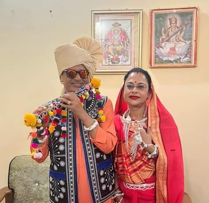वैवाहिक वर्षगांठ पर आत्मीय बधाई!!!

मध्यप्रदेश के यशस्वी मुख्यमंत्री आदरणीय श्री Shivraj Singh Chouhan मामा जी एवं आदरणीय मामी जी श्री मति Sadhna Singh Chouhan जी को वैवाहिक वर्षगांठ पर आत्मीय बधाई। 
बाबा महाकाल की कृपा आप दोनों पर सदैव बनी रहे