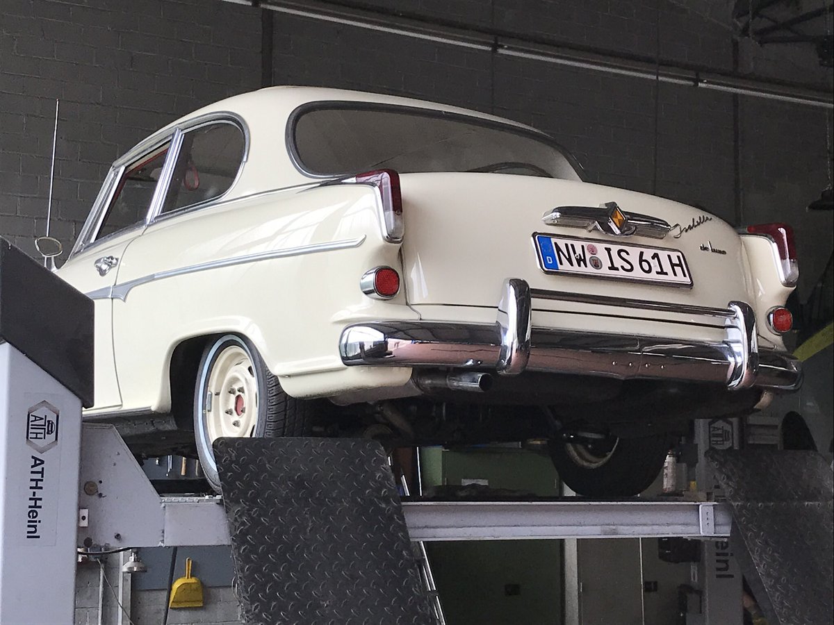 Yesterday’s Germanclassic automotive rarity is a Borgward Isabella. Not sure if she was on the ramp to keep her out of harm’s way, or if there was maintenance in progress. Nonetheless, a fine example seen near Frankfurt.