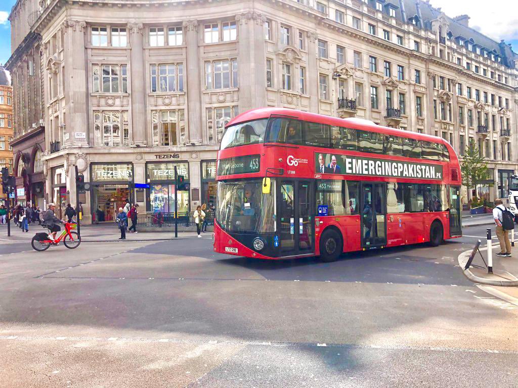 Emerging Pakistan لندن کی سرخ بسیں اور ان پر قائد ن لیگ <a href="/NawazSharifMNS/">Nawaz Sharif</a> اور وزیراعظم <a href="/CMShehbaz/">Shehbaz Sharif</a> کی تصاویر