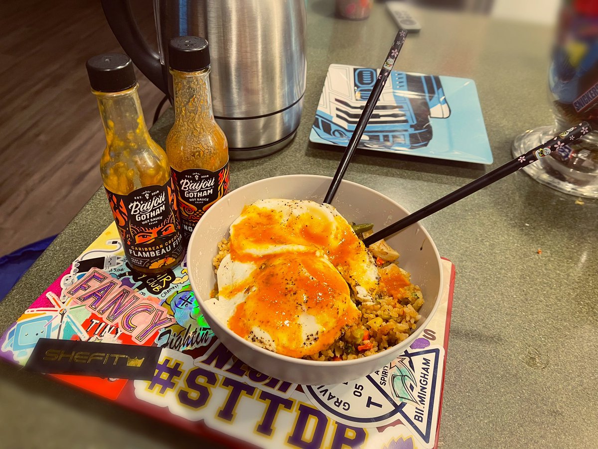 chelseainfloral's tweet photo. Fried rice. Fried eggs. Hot sauce. That’s how you start a morning 🔥 https://t.co/BN6EzkC5L5