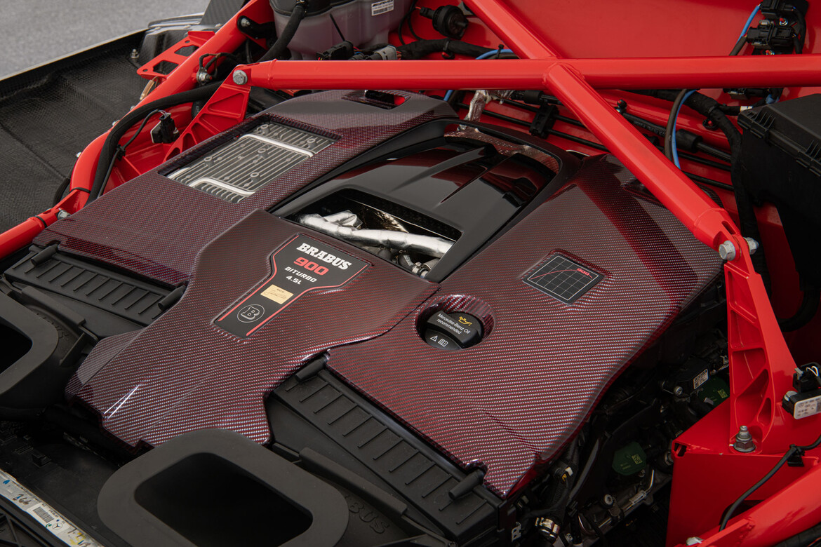 tcimedia's tweet photo. #Brabus calls it the #Crawler, and it's like how a #GWagon would look after a super-serious crash diet. Propulsion comes from a 4.5-litre #V8, boosted by two turbochargers. With 900hp/1,250Nm on tap, it can complete the standard sprint in 3.4 seconds.
#BrabusCrawler #MercedesBenz https://t.co/mk0alNDHa2