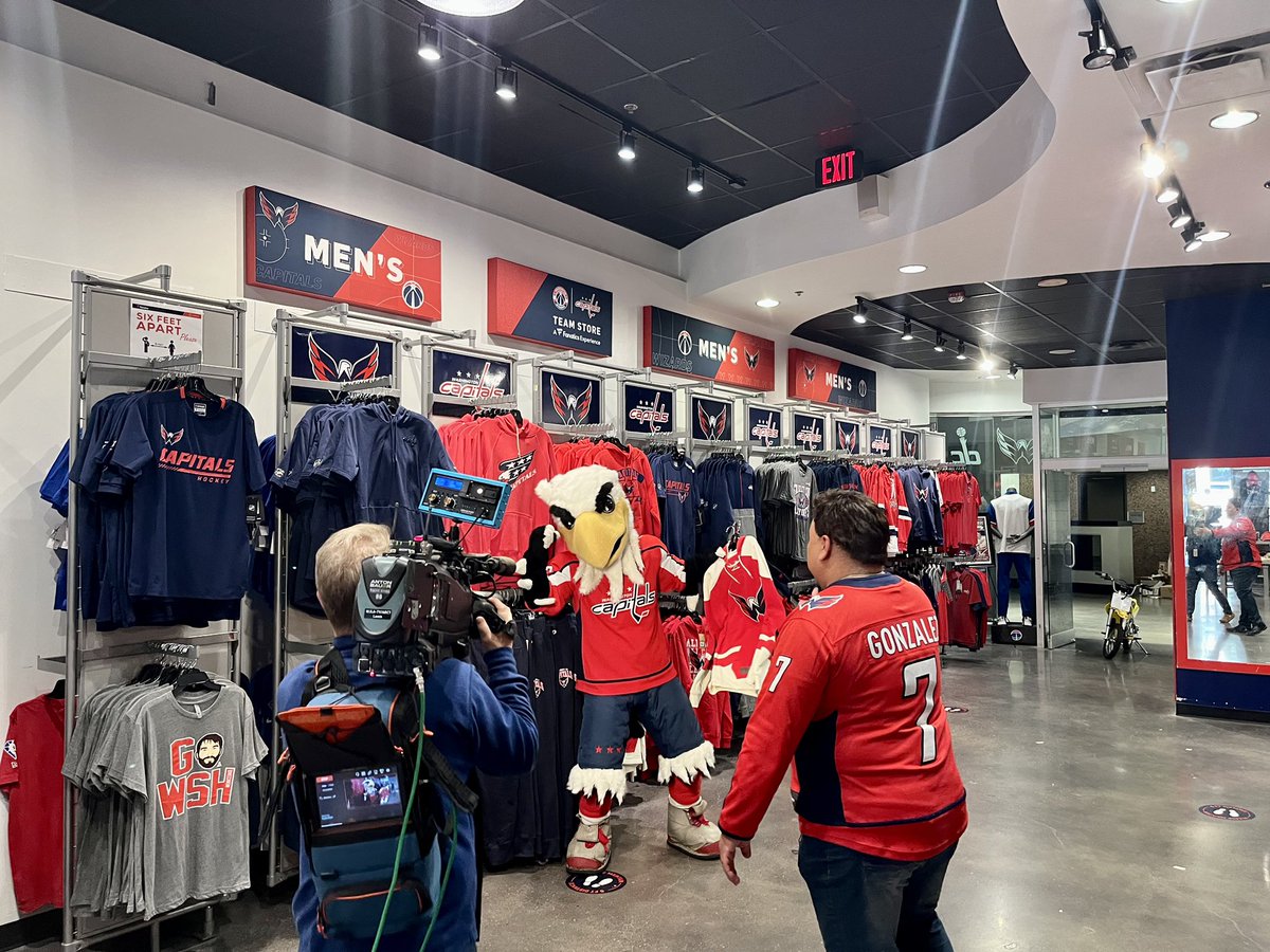 .@Capitals Amanda Tischler and @Caps_Slapshot join @7NewsDC’s @John7News live from @TeamShopAtCOA ahead of tonight’s Game 2 in Florida and Game 3 Saturday @CapitalOneArena. Fans can find Capitals playoff merchandise @TeamShopAtCOA and @ShopMedStarCaps.