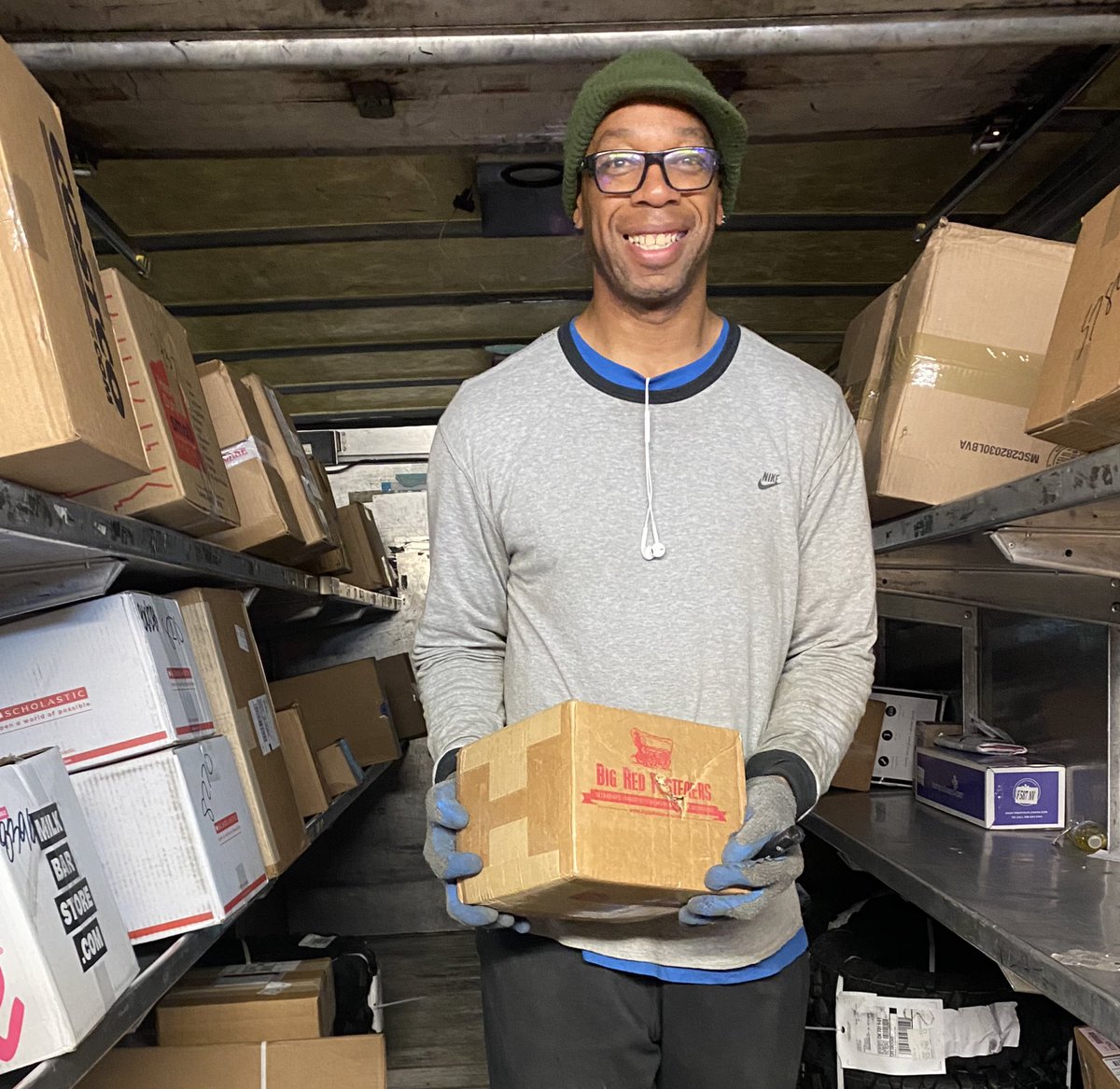 okc_preload's tweet photo. It’s #SafetyThursday team &amp; it’s #quiz time 🤓 What is #Corner2Corner⁉️ A: Your hands securely grasp the pkg! Our #Preload #Demo ⭐️stars🤩 #Village Lopez #bx1 Hall #BX2 Houston #BX4 Freeman  #UPS #OKC #TeamSafety #TestWeight #ShiftingContents https://t.co/ijNwxkY9fz