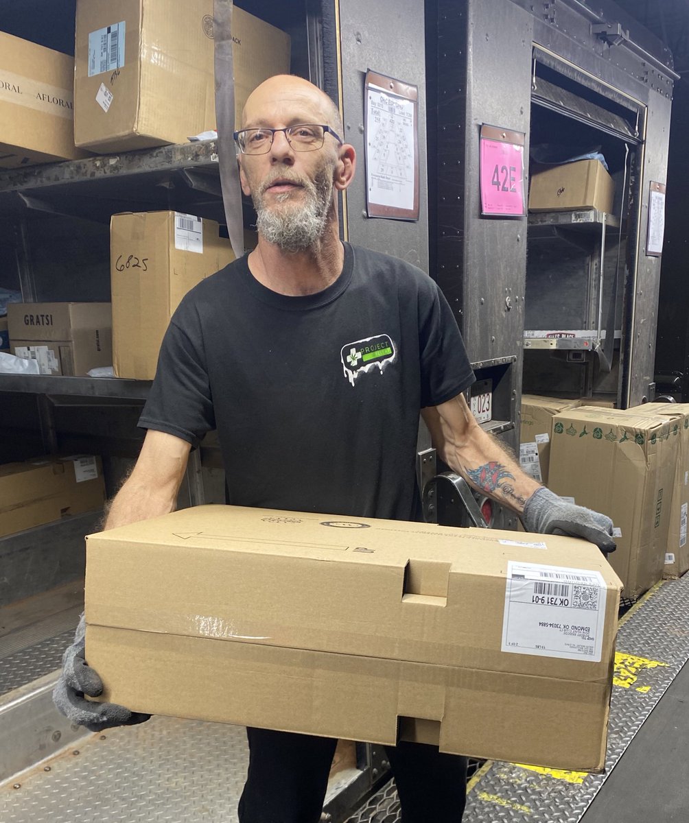 okc_preload's tweet photo. It’s #SafetyThursday team &amp; it’s #quiz time 🤓 What is #Corner2Corner⁉️ A: Your hands securely grasp the pkg! Our #Preload #Demo ⭐️stars🤩 #Village Lopez #bx1 Hall #BX2 Houston #BX4 Freeman  #UPS #OKC #TeamSafety #TestWeight #ShiftingContents https://t.co/ijNwxkY9fz