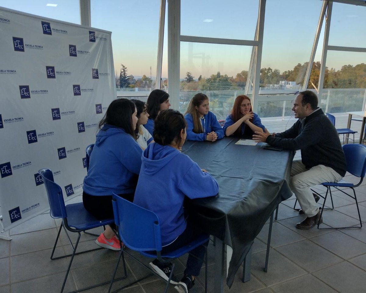 metecstem's tweet photo. Ayer vivimos una experiencia inolvidable.
Presentamos el Proyecto Wisibilízalas en el Canal 7 de Mendoza. Gracias a Canal 7 el espacio y a la Ing. Martha Molinaro, que nos acompañó en la entrevista.
#wisibilízalas #wisibilizalas #ETecUM #MendozaMaravillosa https://t.co/McRD4irgzk