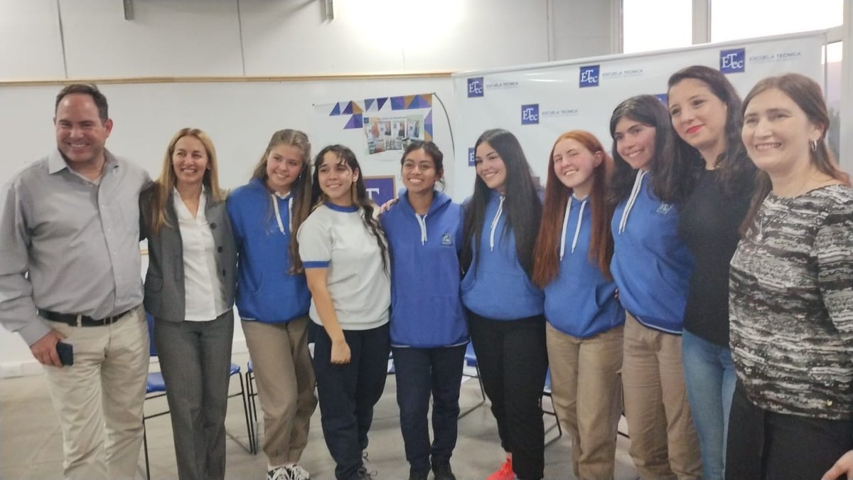 metecstem's tweet photo. Ayer vivimos una experiencia inolvidable.
Presentamos el Proyecto Wisibilízalas en el Canal 7 de Mendoza. Gracias a Canal 7 el espacio y a la Ing. Martha Molinaro, que nos acompañó en la entrevista.
#wisibilízalas #wisibilizalas #ETecUM #MendozaMaravillosa https://t.co/McRD4irgzk