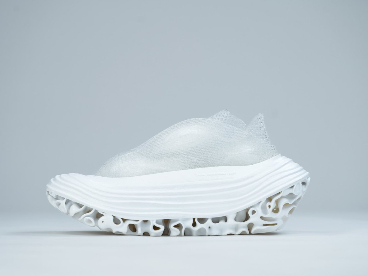 MAGARIMONO・HATRAによるシューズプロジェクトAURA 3型、<a href="/Kanazawa_21/">金沢21世紀美術館</a> で展示が始まっています