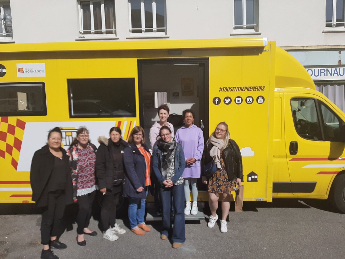 EspSolidaireMFT's tweet photo. Ce matin, le Bus entrepreunariat pour Tous s'est posé en plein coeur de Charcot Spanel à @VilleCherbourg. Il a éveillé la curiosité des habitants.  Beau, neuf, pratique, utile et chaleureux grâce à Imanne et François de la @mefducotentin #entrepreneurPourTous #BGE #création https://t.co/wdcwcqf5x8