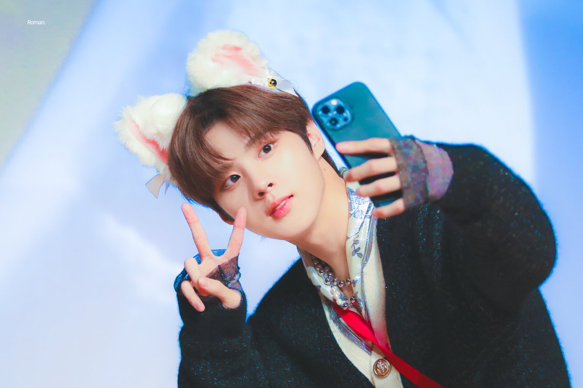 roman_1027's tweet photo. 220313 세상 모든 언어로 love you

#김우석 #KIMWOOSEOK #Switch https://t.co/A1gd8odzH6
