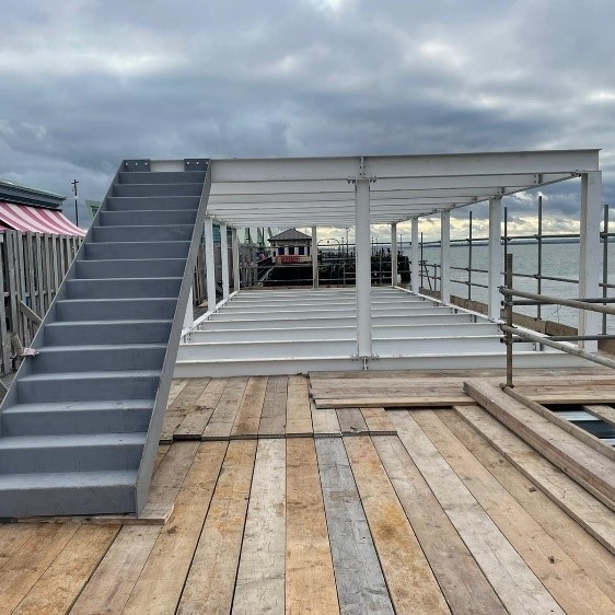 CrownPartner's tweet photo. Tate &amp; Morgan were recently awarded a contract to design and build a new toilet block on Southend Pier

This is one of the most challenging projects they’ve undertaken as all material and waste movements have to be made by boat to crane them on &amp; off

#TateandMorgan #SouthendPier https://t.co/tlfP7JF0SY