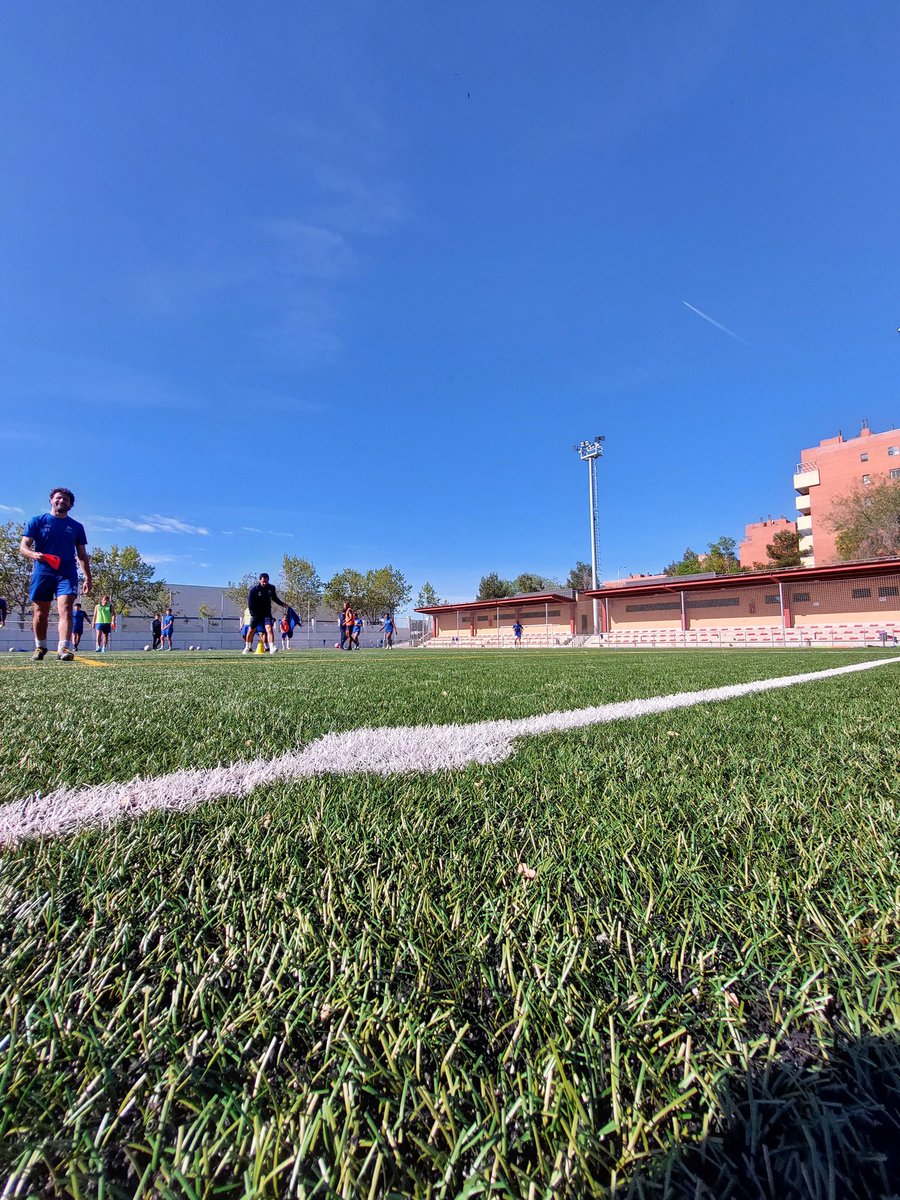 cdproas's tweet photo. ☀️QUE GRAN DÍA PARA ENTRENAR #FansProas⚽️🔵

#SomosProas https://t.co/sTnot2l45p