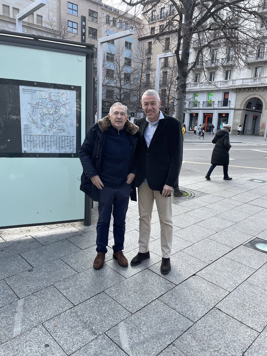 Que nos has hecho José Luís? Hace 1 mes me dijiste que verías pronto a tu querido Real Zaragoza en primera división.Esos días estabas fuerte como un roble.Igual que cuando fuiste el mejor, siendo el Leon de Torrero.Esta es nuestra ultima foto juntos que guardaré con mucho cariño.