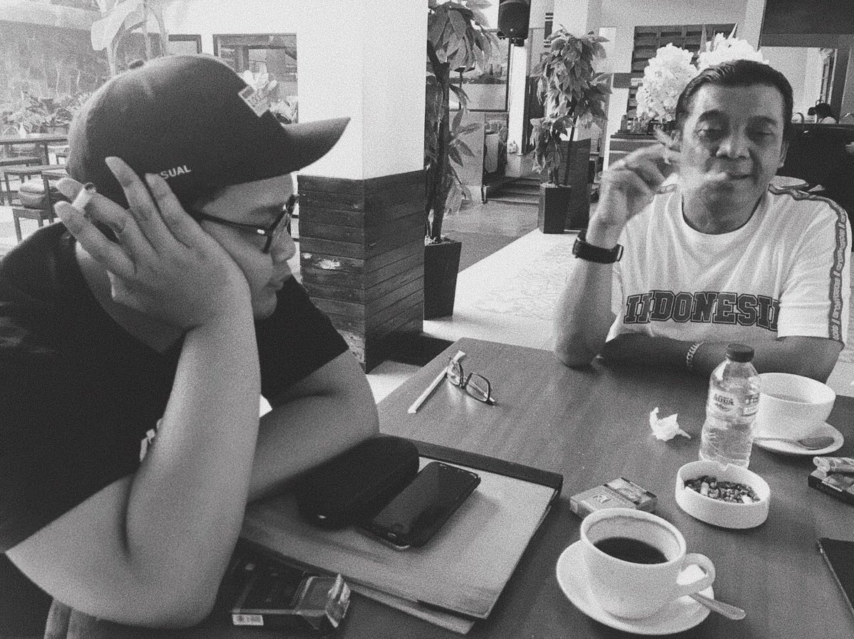 Genap dua tahun Mas Didi Kempot berpulang, dan ini obituari yang pernah kutulis tentang beliau. Di benakku, sumbangsih terbesar Mas Didi sampai hari ini adalah jadi pembuka jalan untuk generasi Pop-Jawa setelahnya. barcelonabryan.blogspot.com/2020/05/obitua…