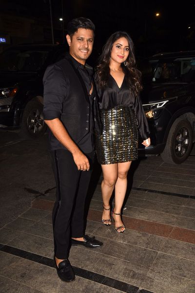 middaygujarati's tweet photo. #NeilBhatt and #AishwaryaSharma spotted in the city
#televisioncouple #couple #coupleouting #twinning #blackoutfit #blackattire #celebrities #celebspotted
https://t.co/dlsehkGJgu https://t.co/RtISV2whhx