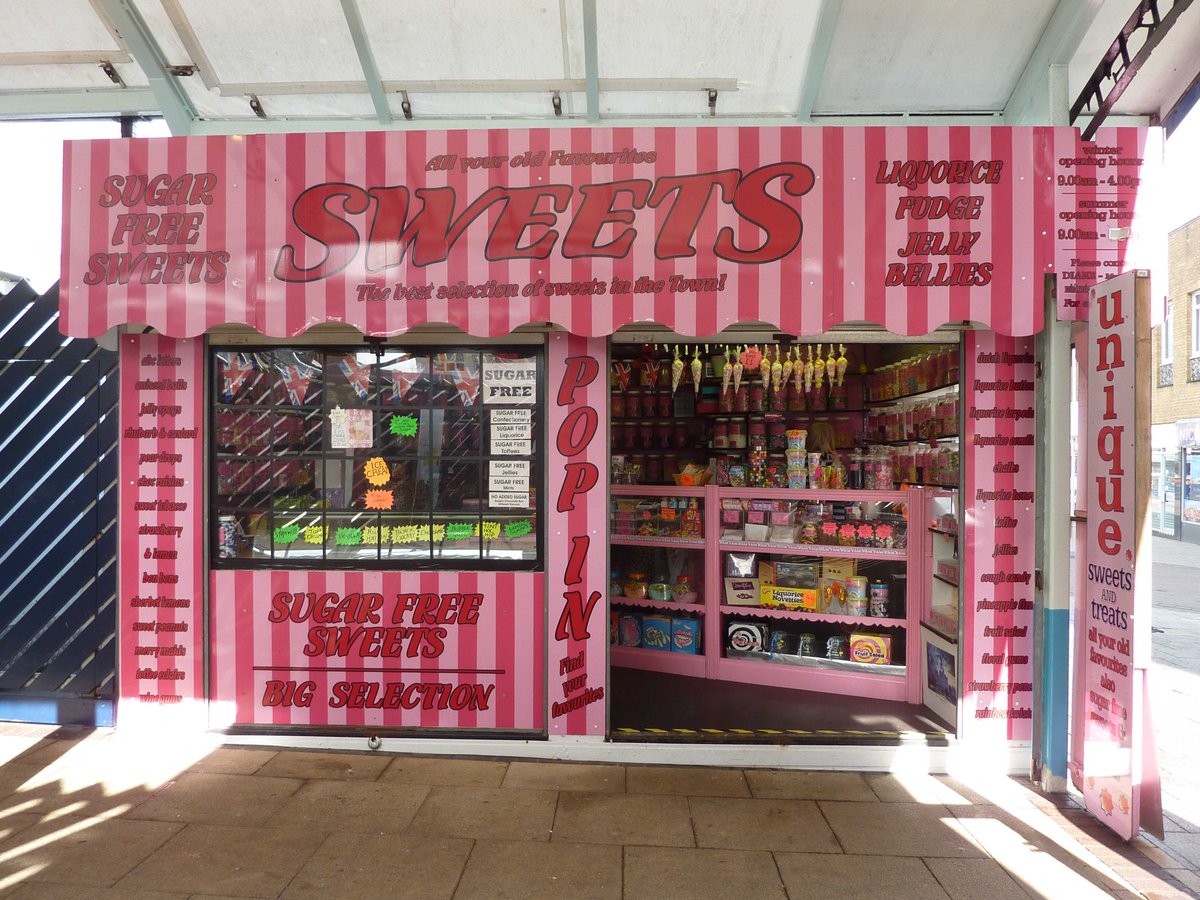 Six-day traders #UniqueSweets are now fully moved into and trading from the new building! Pop down to see them for all those sweet treats you love. 🤤

Here's some shots of the new building and the old.👇 #ShopLocal #SupportYourLocalMarket #MarketTraders #GreatYarmouthMarketPlace