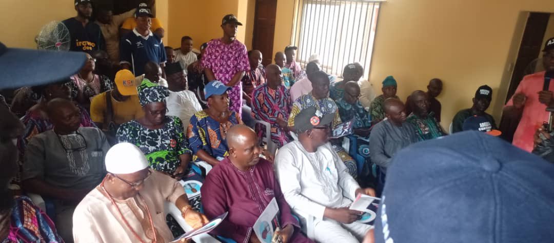 shadowenny's tweet photo. The DG @AjipeAlex Campaign Organization, Barr. Tolu Babaleye addresses delegates at APC Secretariat at Ifon, in Ose Local Government.
#voteajipe
#ajipe4senate
#ondonorthsenatorialdistricts
#YouthOclock
#irawoola
#ajipe
#freshideas
@RotimiAkeredolu
@maxwellnoni
@CommunityOwo https://t.co/JoPWiKrSxe