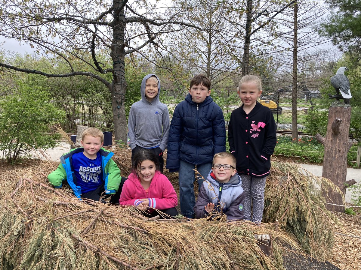 ashariseclassen's tweet photo. Yesterday was a blast @ the Lincoln Zoo! #emwolves K-2 https://t.co/olzNAkQWFz
