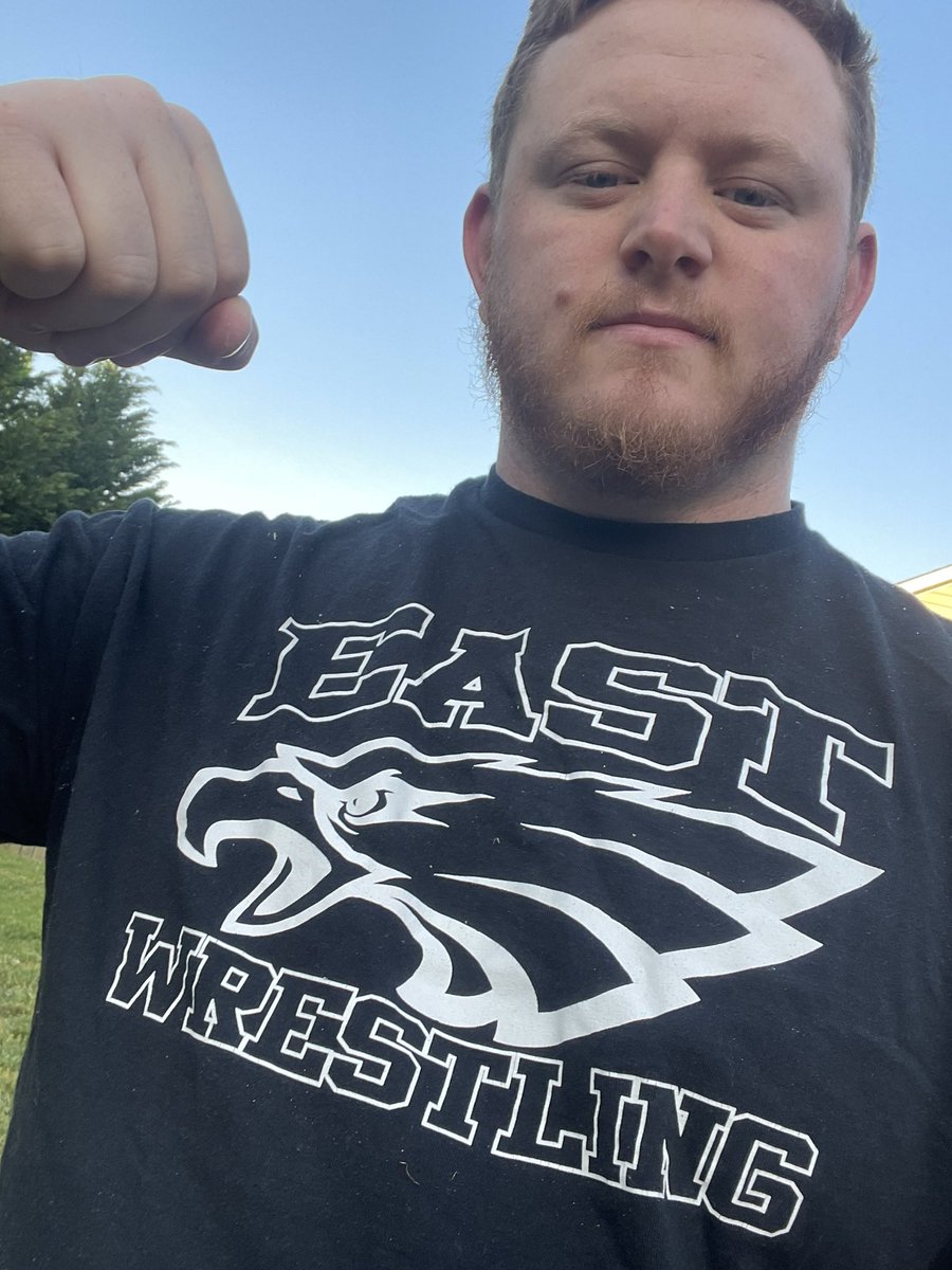 CarTakedowntalk's tweet photo. Day #5 of #WrestlingShirtADayinMay and #BloodRoundPoundDown goes to East Henderson High School and @CoachFord25 

Excited what he does for the program in the future!

@BloodroundRTC @DutrowJim @ShirtADayInMay https://t.co/q3qRIrWFWg