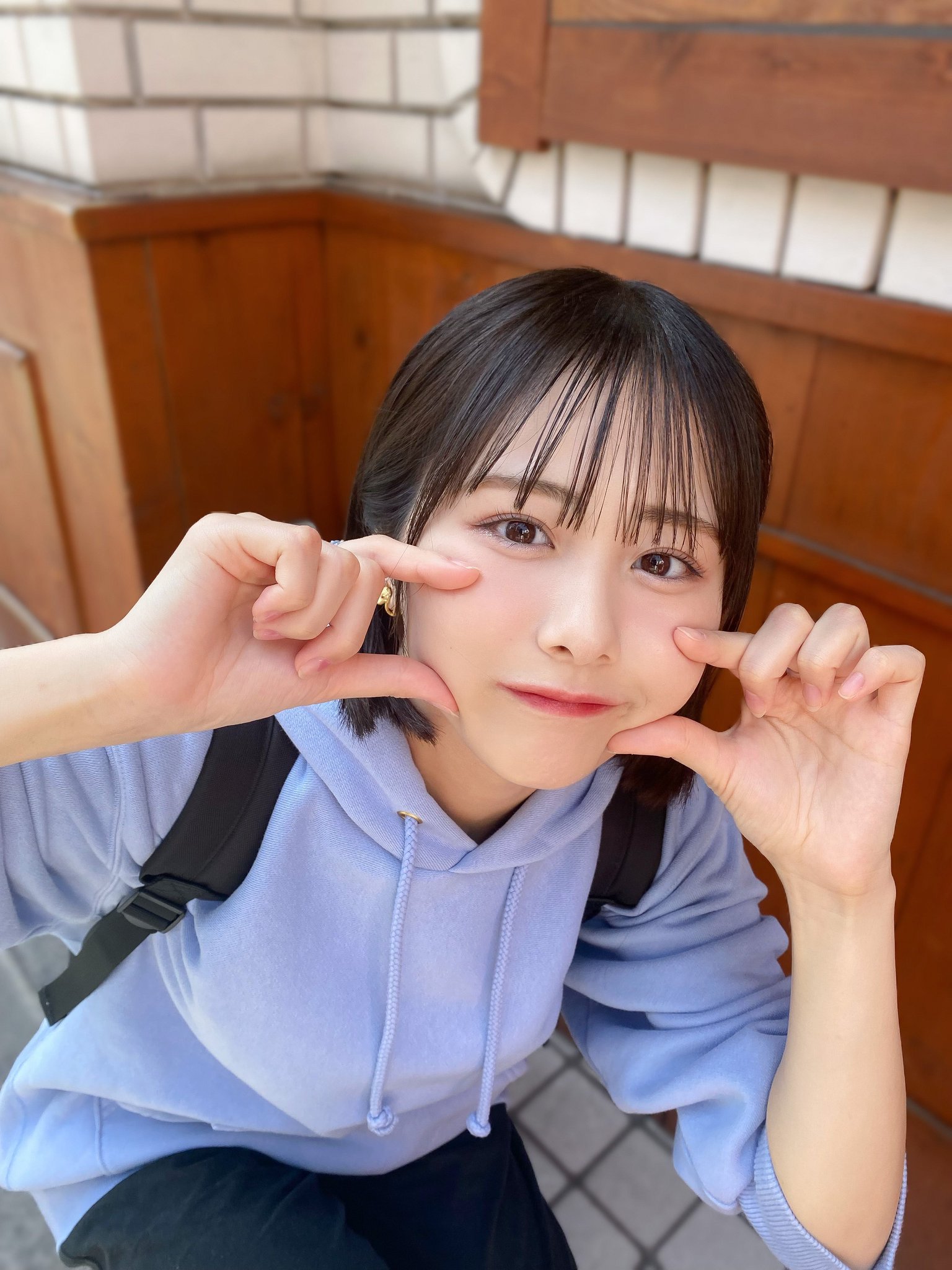 ノイミー ラッフル 尾木波菜 直筆 パネル - メルカリ