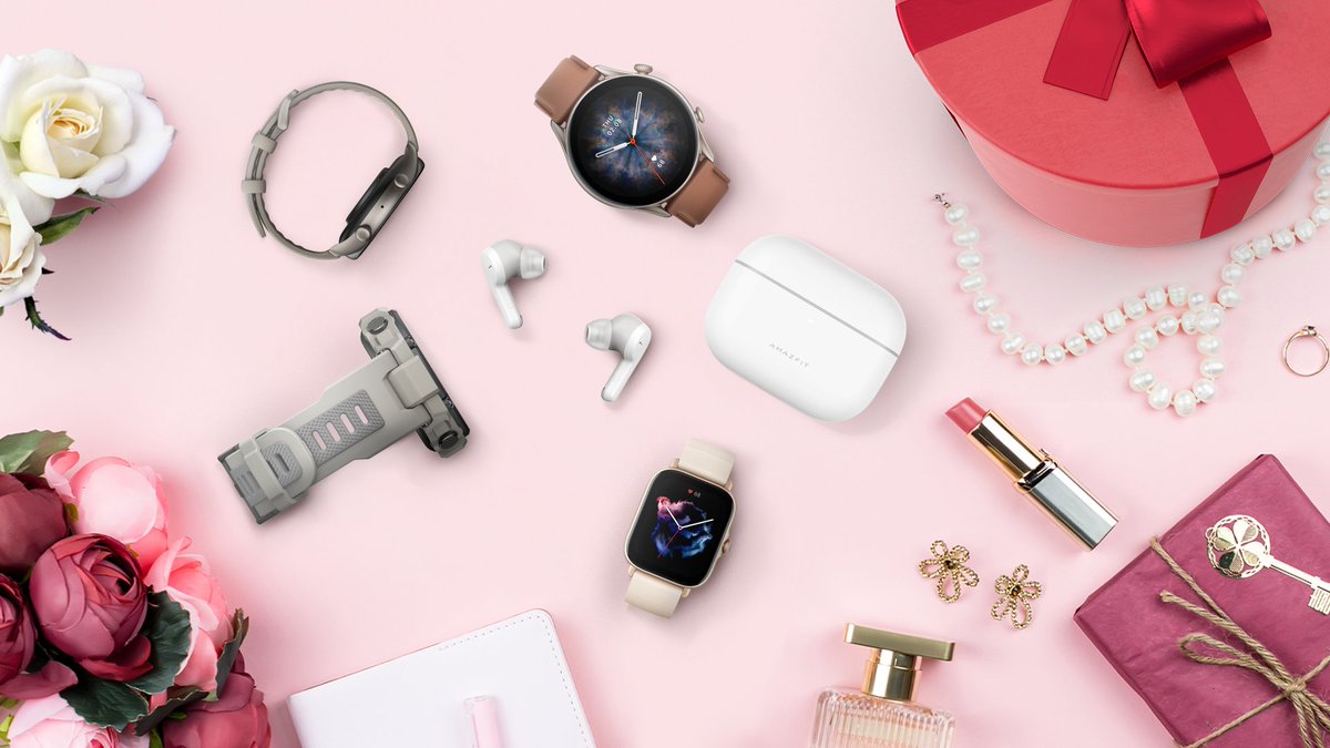 AmazfitGlobal's tweet photo. Do you know what gift you're buying for #MothersDay? 🎁👩 #Amazfit has plenty of ideas to #AmazYourMother 😉🥰👩‍👧‍👧 #MothersDay2022 #MothersDayGift #MothersDayGiftIdeas #GTR3Pro #GTR3 #GTS3 #TRexPro #PowerBudsPro #Smartwatch #Earbuds https://t.co/Q5t6I3i2HK