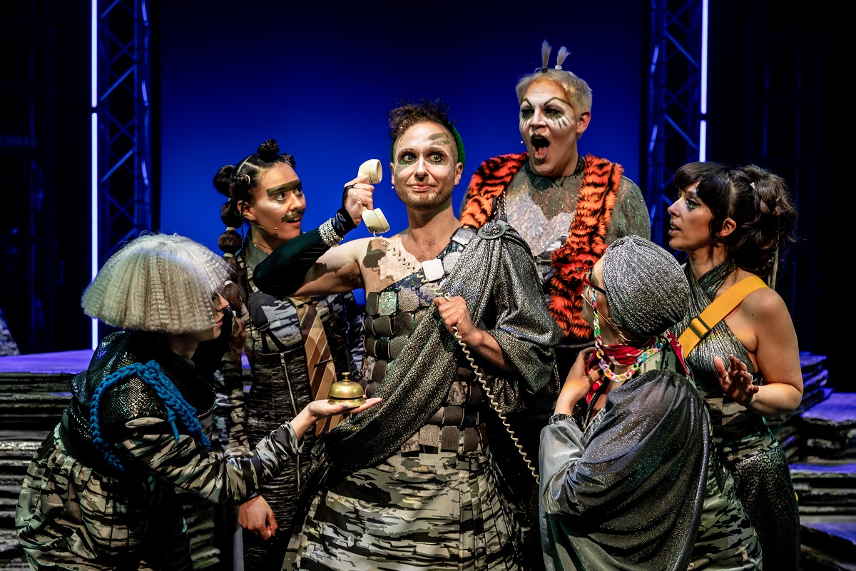 EHCardiff's tweet image. Drag queens, dragons, dragonflies... #MilkyPeaks has them all!

There are just 3 more chances to see this fabulous comedy musical extravaganza at @ShermanTheatre this week

✨#TeamEH's @lisajenbrown stars as The Mother

Grab your tickets here: shermantheatre.co.uk/event/milky-pe…