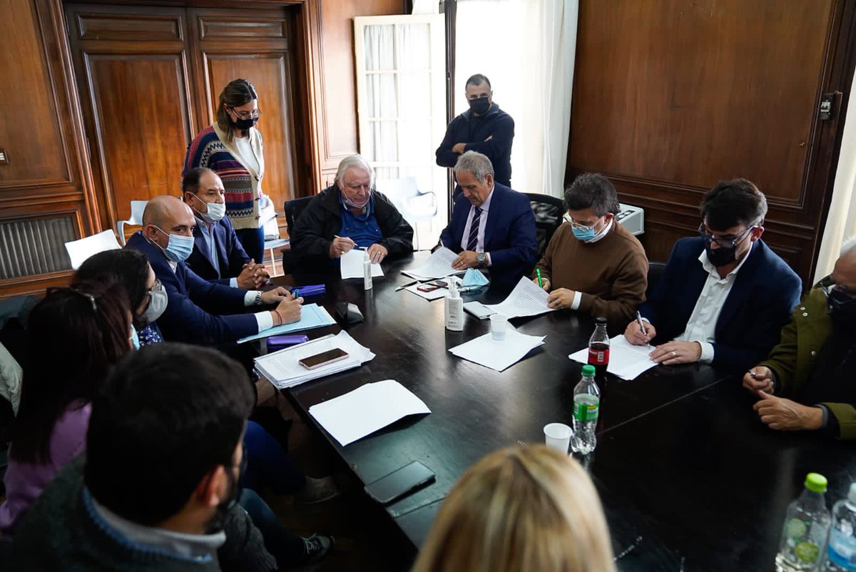 SergioOPalazzo's tweet photo. Quiero agradecer a todos los compañeros bancarios y compañeras bancarias por el apoyo durante este conflicto que sirvió para obtener una gran paritaria.
Gracias!! https://t.co/dyioVu2OQw