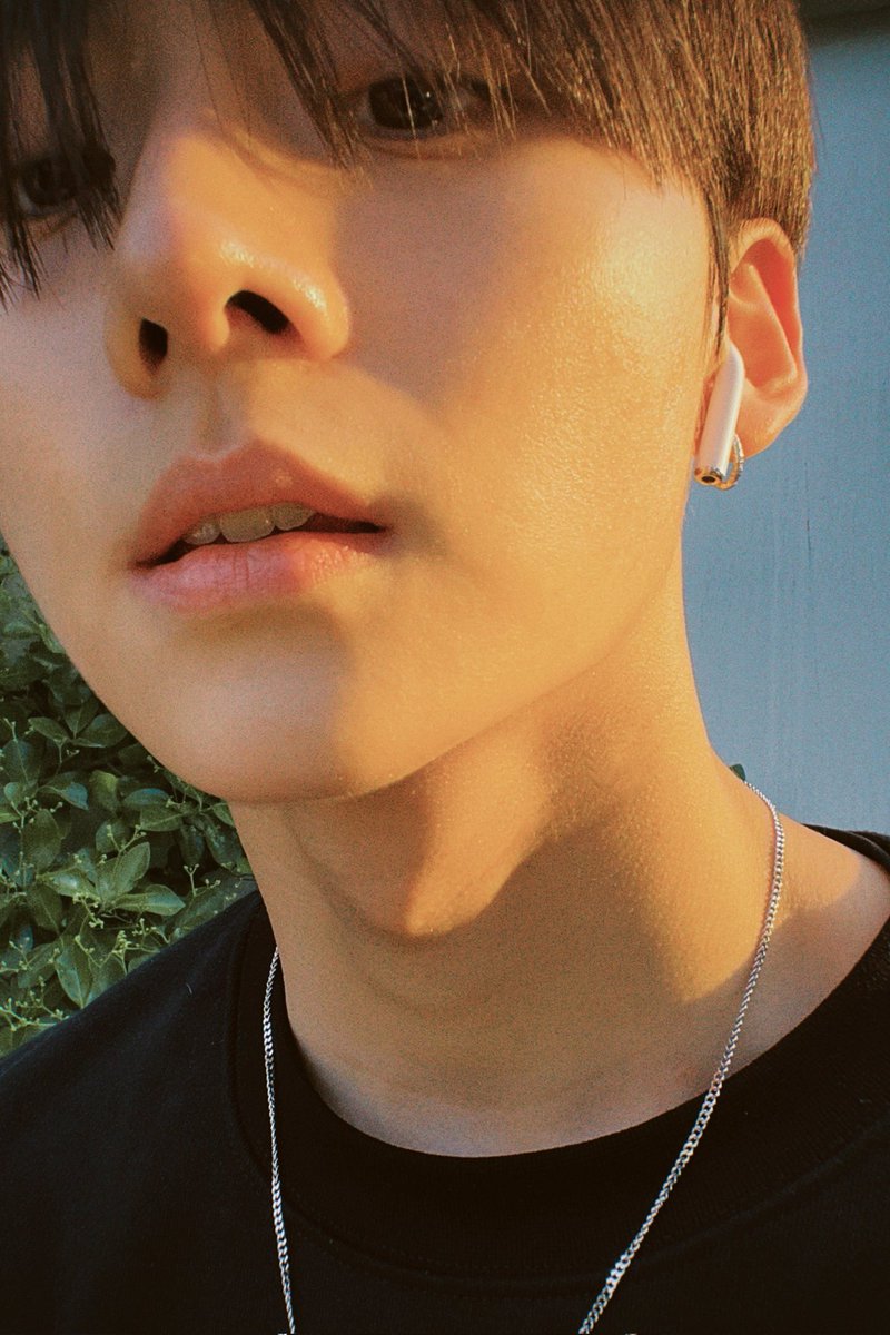 sangwon_pict's tweet photo. When I see the sunset these days, I think a lot. When I see the deep, warm yellow light, it comes to me warm and cozy, but sometimes I feel cold and unfamiliar. It's like living hard day by day, sometimes when you're dazed, or when you're immersed ๐ #SangwonLens
#์์๋ ์ฆ https://t.co/Aa2RDVKRSQ