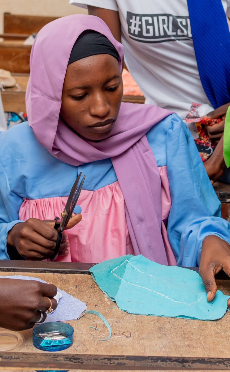 AllGirlsAgenda's tweet photo. #GirlsLeadershipAcademy in Bakau Upper Basic School is wrapped with renewed hope that #genequality is achievable through partnership. #AjaSissokho and @fantadarboe10 thanks for your support.❤️
@GlobalFundWomen
#GirlsLead https://t.co/NpZbDv9sIt