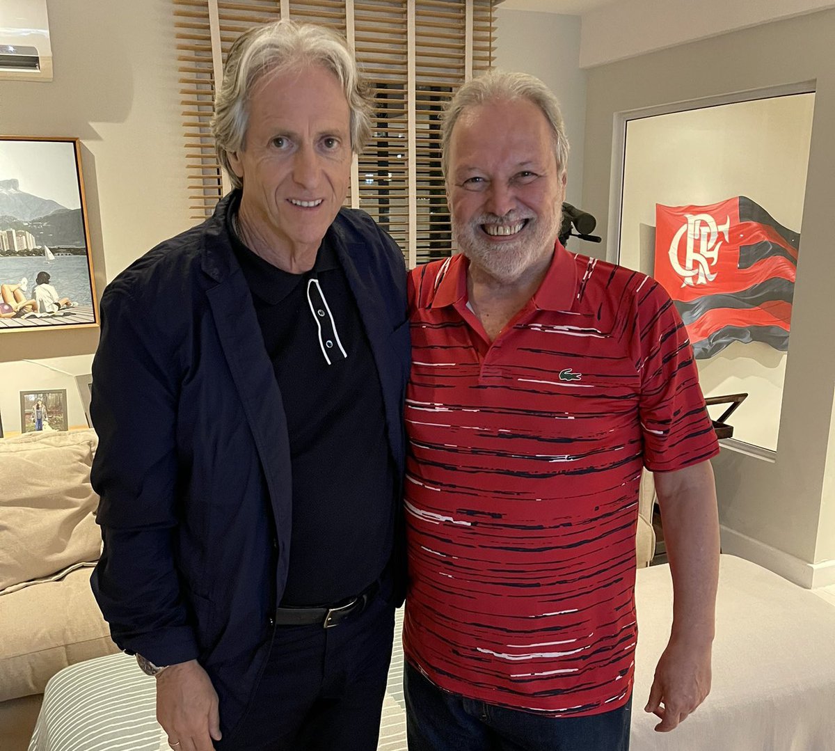 futebol_info's tweet photo. Renato Maurício Prado assistiu ao jogo do Flamengo com Jorge Jesus e revelou uma fala do Mister:

“Quero voltar ao Flamengo, mas não depende só de mim. Posso esperar até dia 20. Depois, tenho que resolver minha vida. Esse time ainda mexe comigo. Me incomoda vê-lo em dificuldade.” https://t.co/ET16KdCUaE