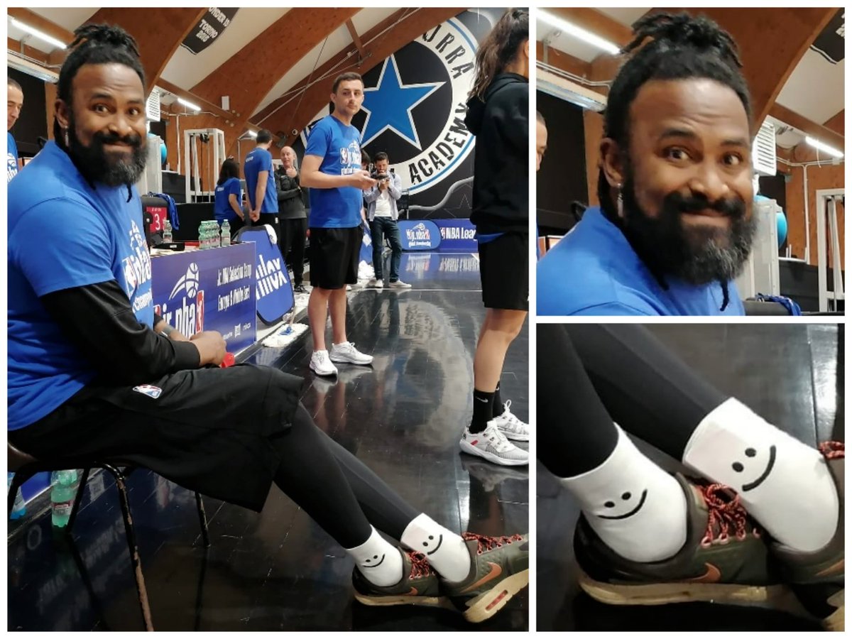parallelecinico's tweet photo. Vi portiamo i saluti di @Ronny_Turiaf e dei suoi calzini.

#JrNBACamp @NBAItalia https://t.co/evDSAxxmzi