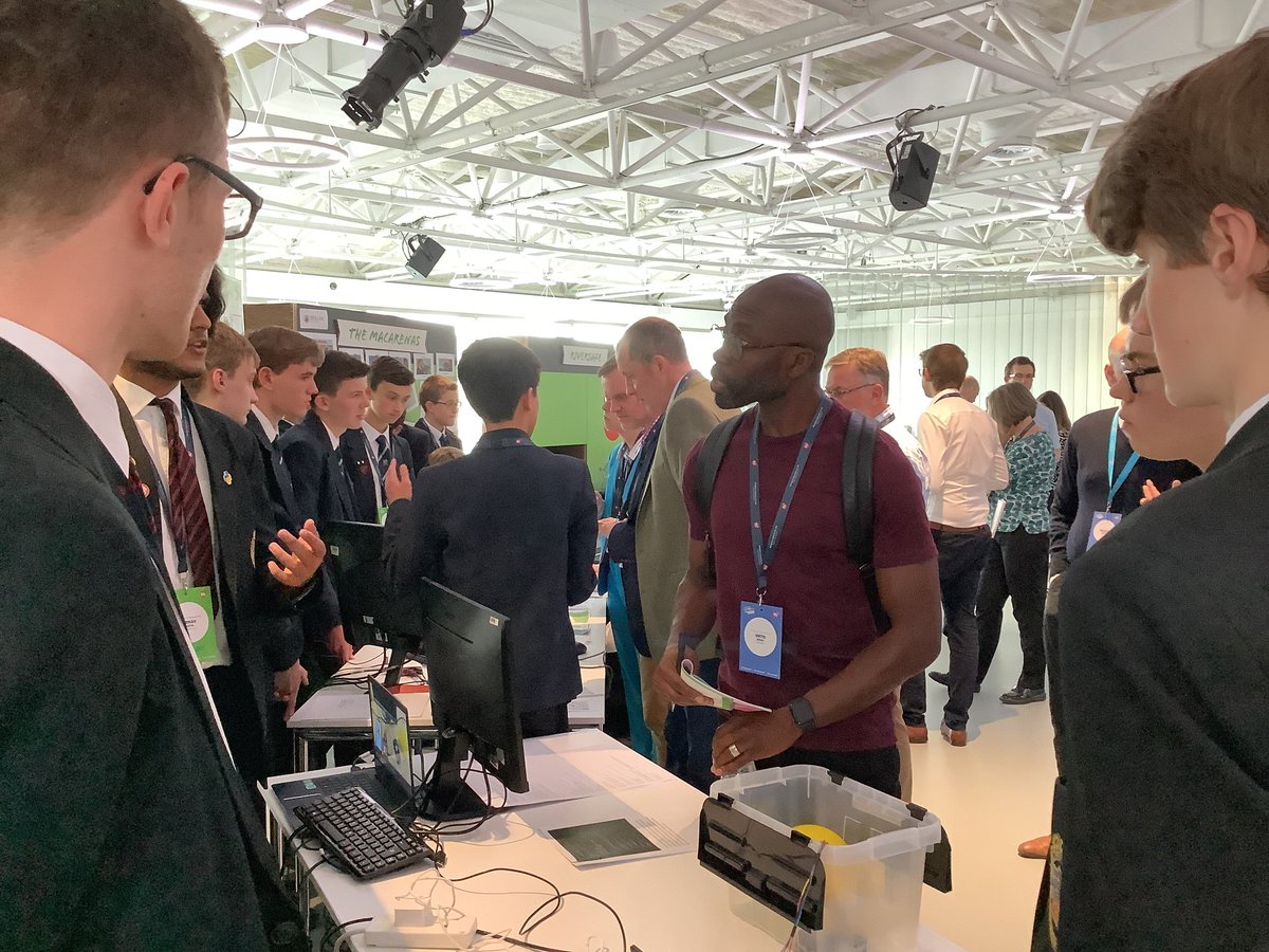 RaspberryReef's tweet photo. Chatting with our host for today, Ortis Deley @PA_RaspberryPi #PAPiAwards22 https://t.co/DERP0SckYf