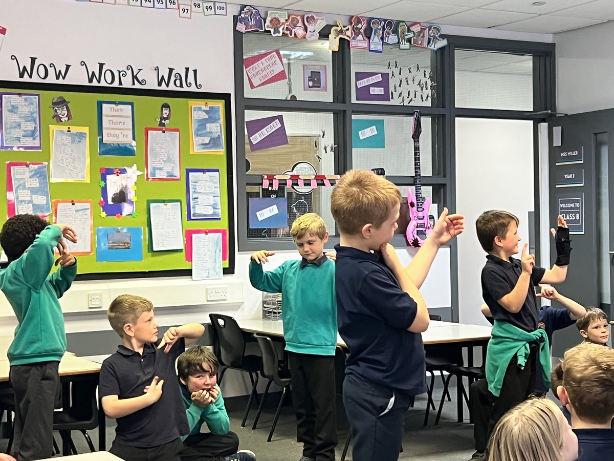 Class8Hcps's tweet image. We are currently enjoying our drama workshop with Lauren from The Fusion Partnership @choltheatre as part of the Jubille Funding @ArtsHcps @HoylandCommonPS