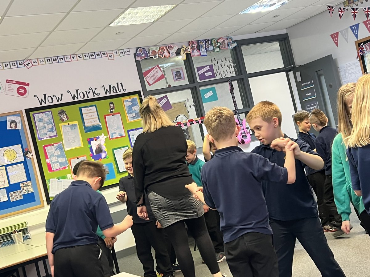 Class8Hcps's tweet image. We are currently enjoying our drama workshop with Lauren from The Fusion Partnership @choltheatre as part of the Jubille Funding @ArtsHcps @HoylandCommonPS