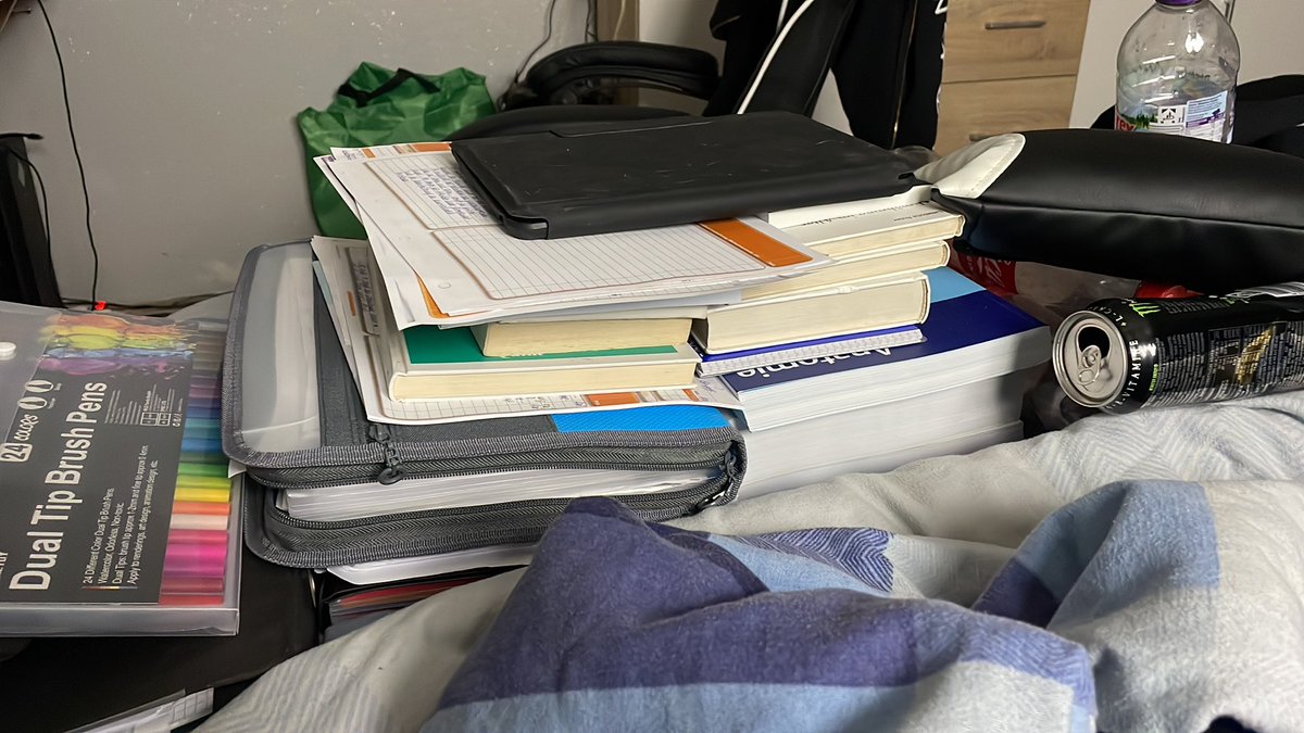 Willy_koehler15's tweet photo. Sry habe hier lange nichts mehr gepostet bin in der Examens Vorbereitung 36 Themen 7 Prüfungen 😅 hier ein kleiner Einblick https://t.co/SKvAOuIHtL