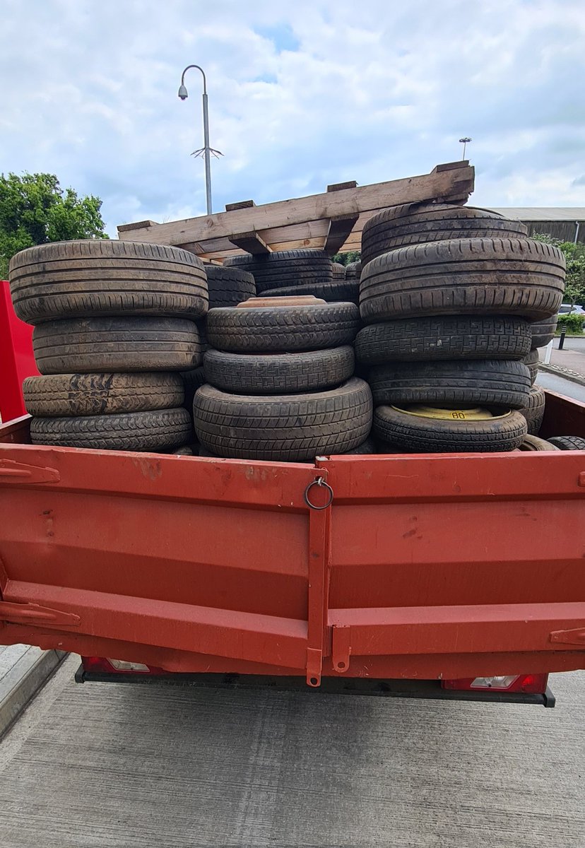 NSRAPT's tweet photo. #CVU have just stopped this van in #Ipswich. Found to be 1110kgs overweight & load not secure.
The driver has been reported for those offences & the vehicle has been prohibited until excess weight removed and remaining load secured.
@IpswichPolice
@HighwaysEAST
#PC1787 #PC1320 https://t.co/vnQHXOz0JU