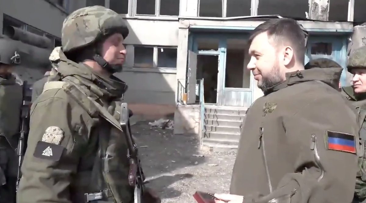 Fishcak18433002's tweet image. Remember the DPR soldier who went viral for wearing a Totenkopf? Here is an interview discussing the Azov trophy uniform he took from the front line. It was also found out that the company that creates these 🇺🇦 themed patches (R3ICH) is Ukrainian

youtube.com/watch?v=fB6nkW…