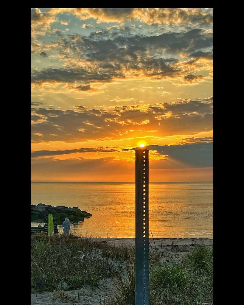 No clue where the sign is but the sun was a great replacement last night in NCM 😊  #CapeMayGinshots #Njspots #DelawareBay #bayshorebeyond #6abcaction North #CapeMay #njsunrisesunset #jerseycape #JerseyShore #CapeMayScene