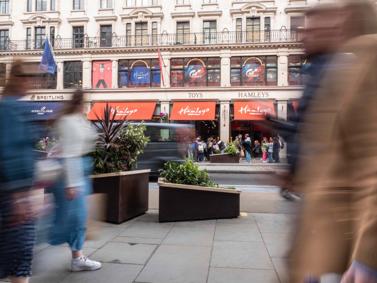 dccplc's tweet photo. Our business @ExertisUK just unveiled their new gaming zone at the flagship Hamleys store on Regent Street in Central London. #ThisIsDCC #DCCTechnology #ExertisGamingZone
https://t.co/zrTWnhc6P1 https://t.co/W3PkDchkMT